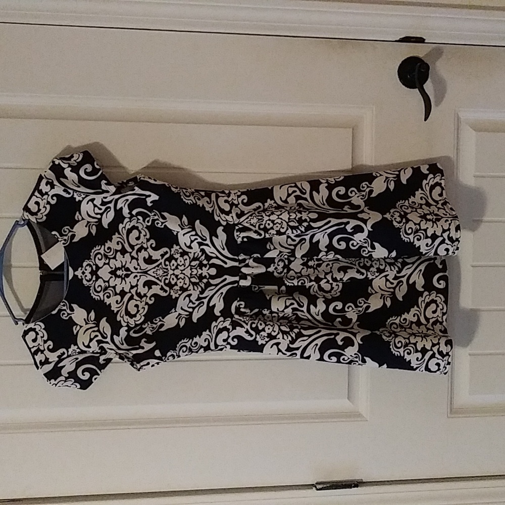 EUC B Darlin dress Size 5/6 Juniors blue and white pattern